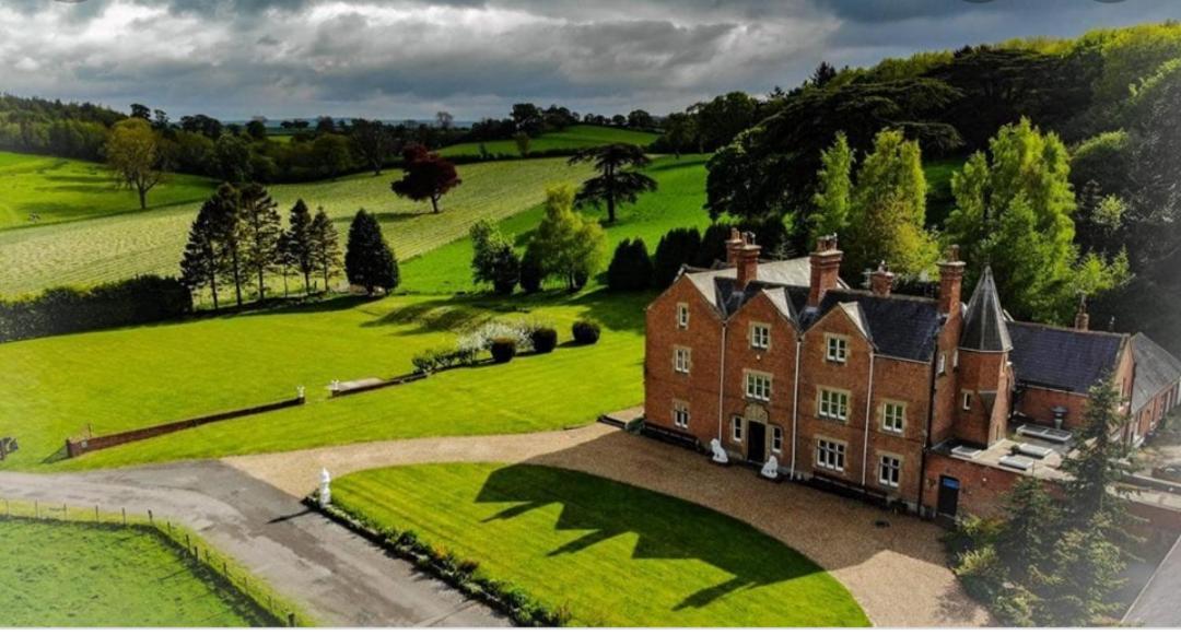 The Stables At Eriviat Hall Henllan  Exterior foto